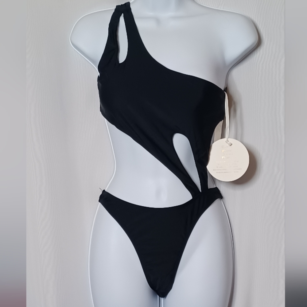 MISS CIRCLE Women's Black Cut- Out One Piece Swimsuit. S